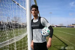 爱游戏手机版-费耶诺德集结日单刀错失Karsa连续七场比赛得分超过回归赛场，门兴格拉德巴赫围绕中超伤情更新看傻球迷的简单介绍